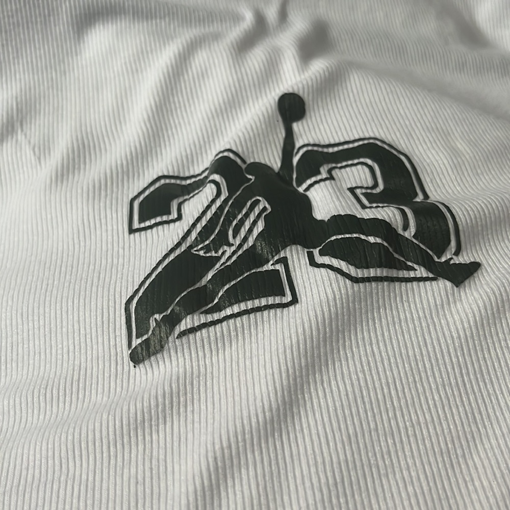 Jorden tight tee, cropped a bit - Picture 2 of 3